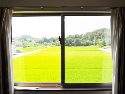 個室の窓からの風景